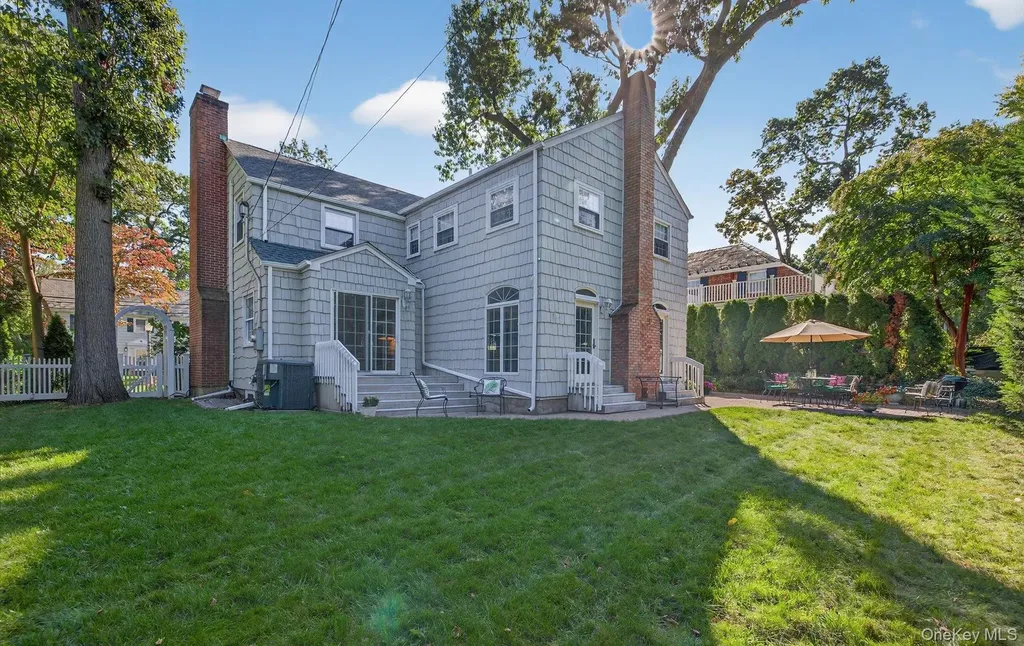 53 Eakins Road Manhasset NY 11030