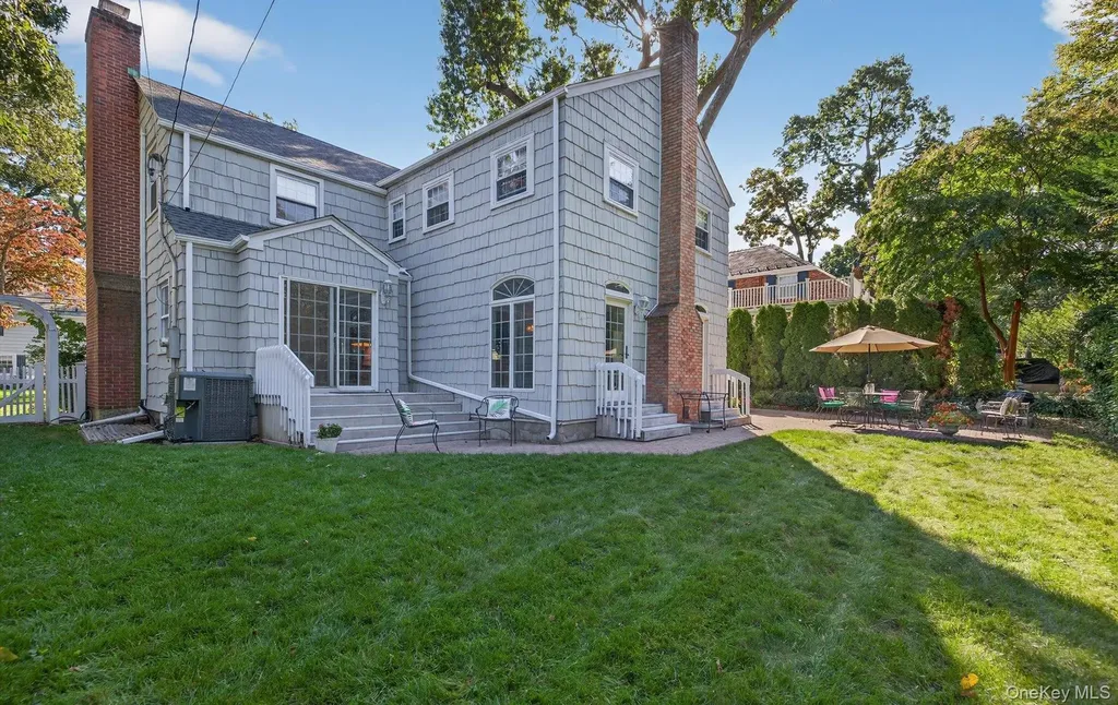 53 Eakins Road Manhasset NY 11030