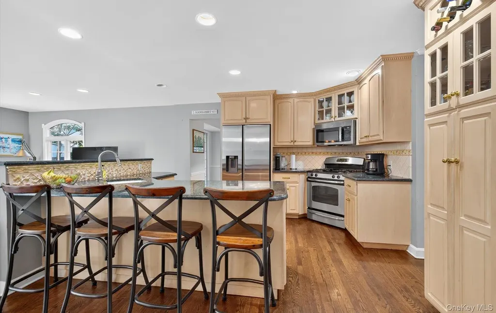 53 Eakins Road Manhasset NY 11030