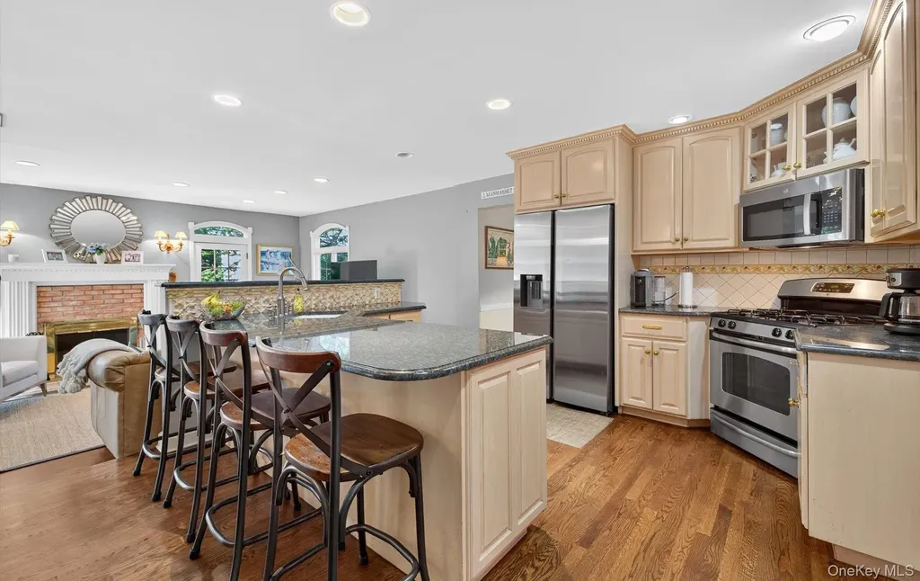 53 Eakins Road Manhasset NY 11030