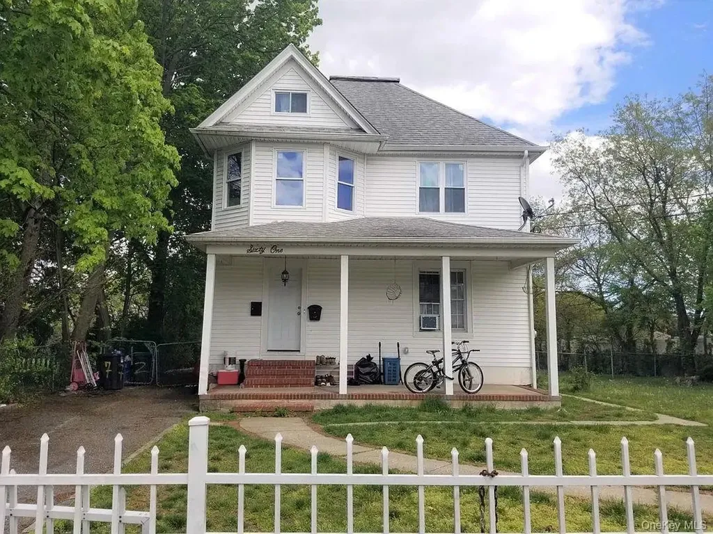 61 East Avenue Freeport NY 11520