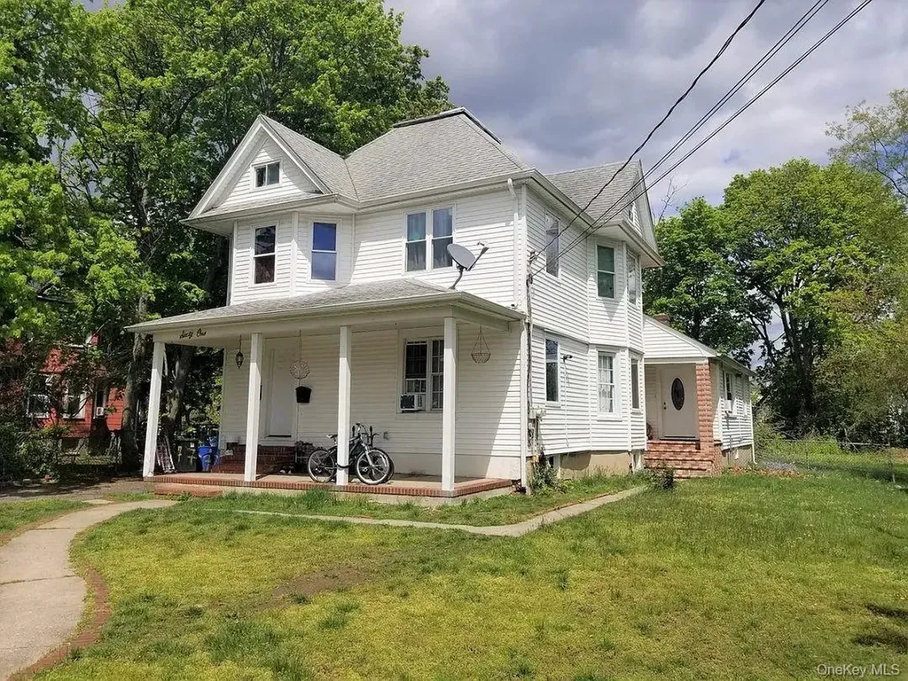 61 East Avenue Freeport NY 11520