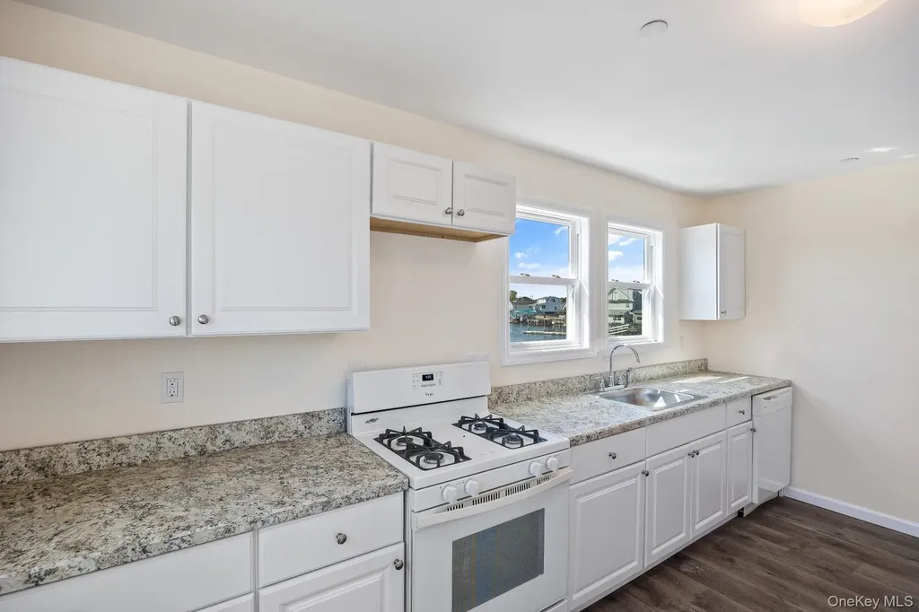 41 West Avenue Lawrence NY 11559