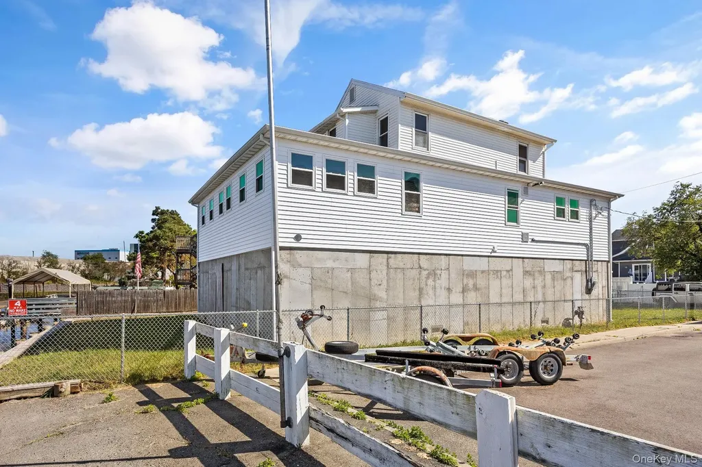 41 West Avenue Lawrence NY 11559