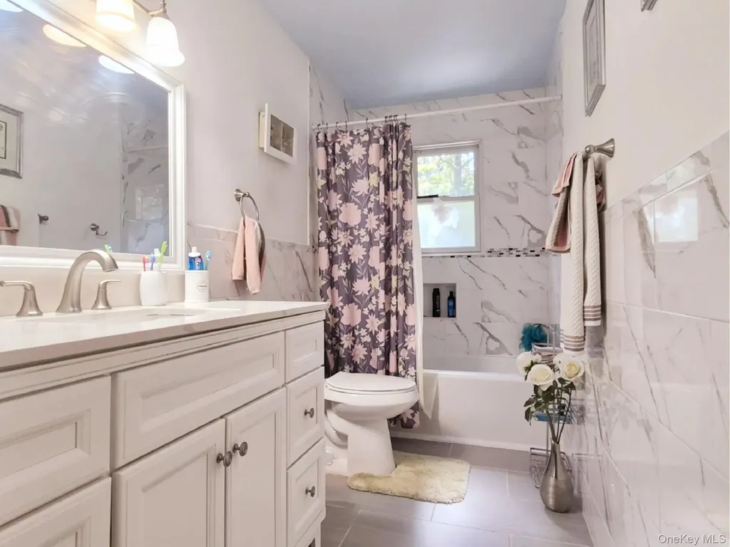 40 Pauls Path Coram NY 11727