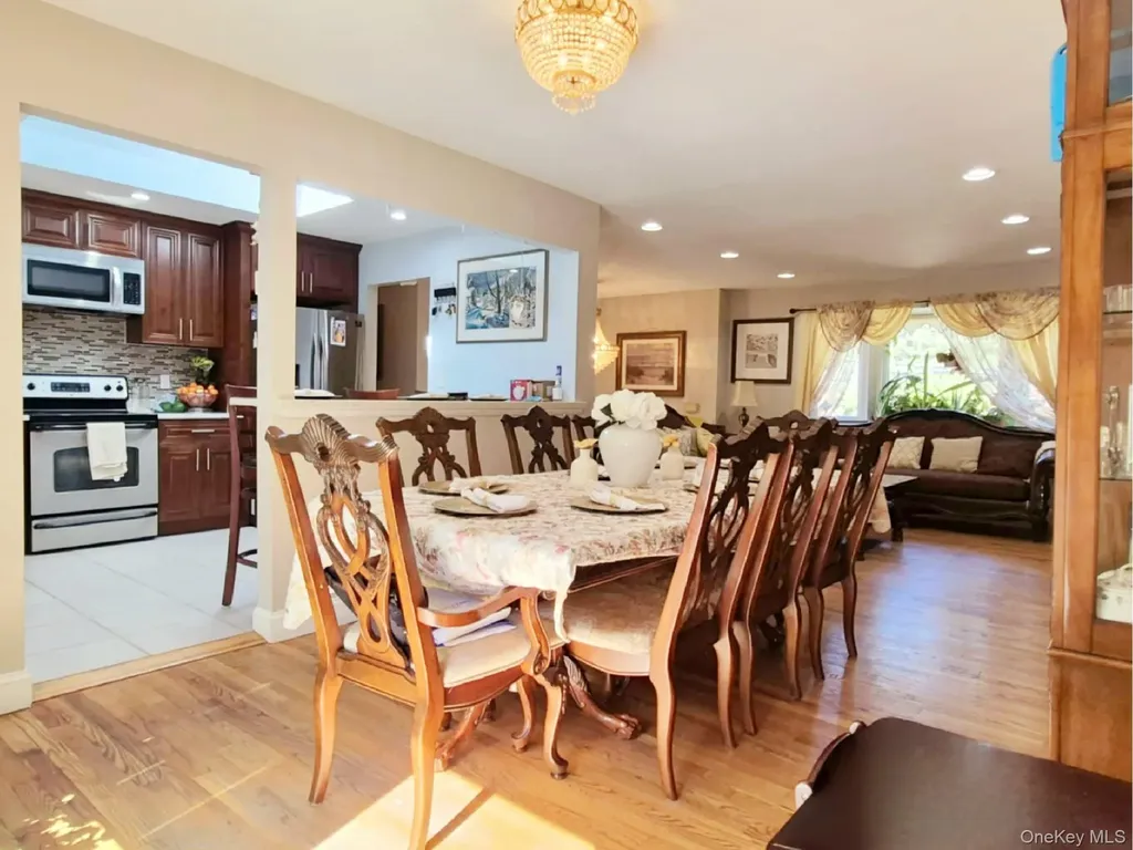 40 Pauls Path Coram NY 11727