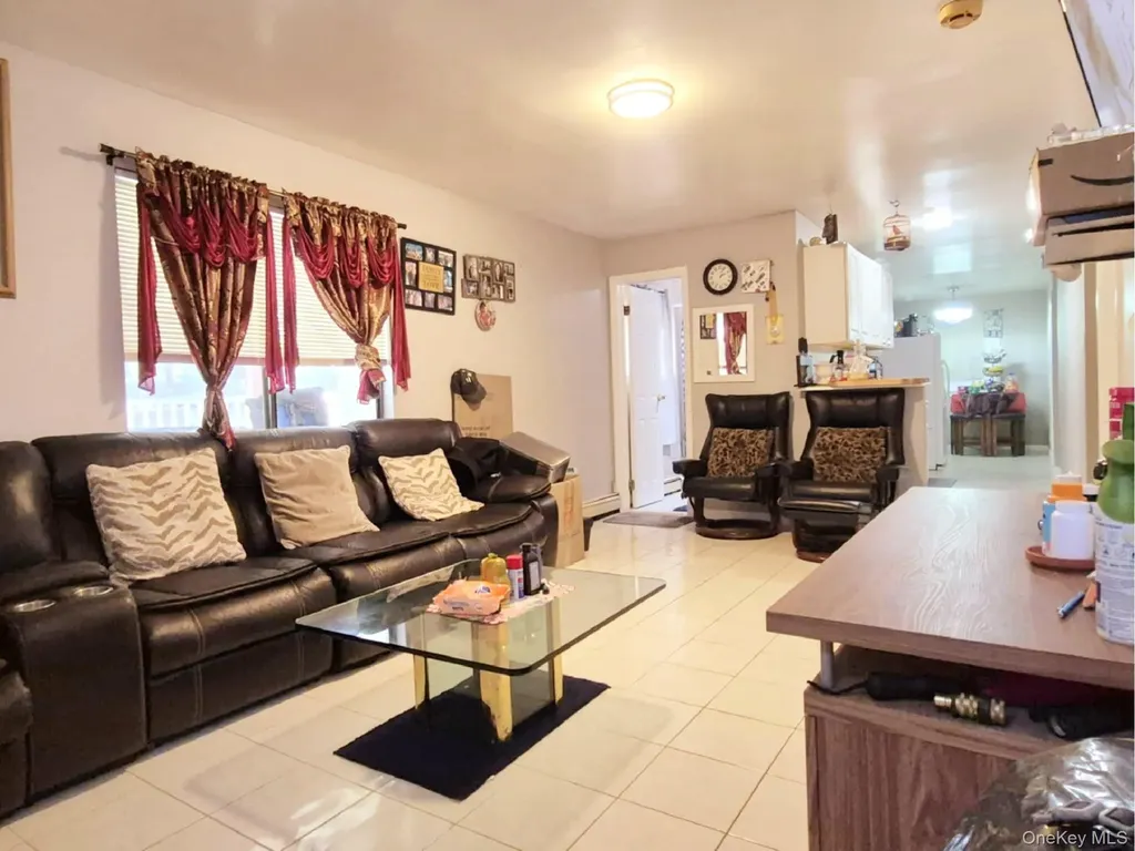 40 Pauls Path Coram NY 11727