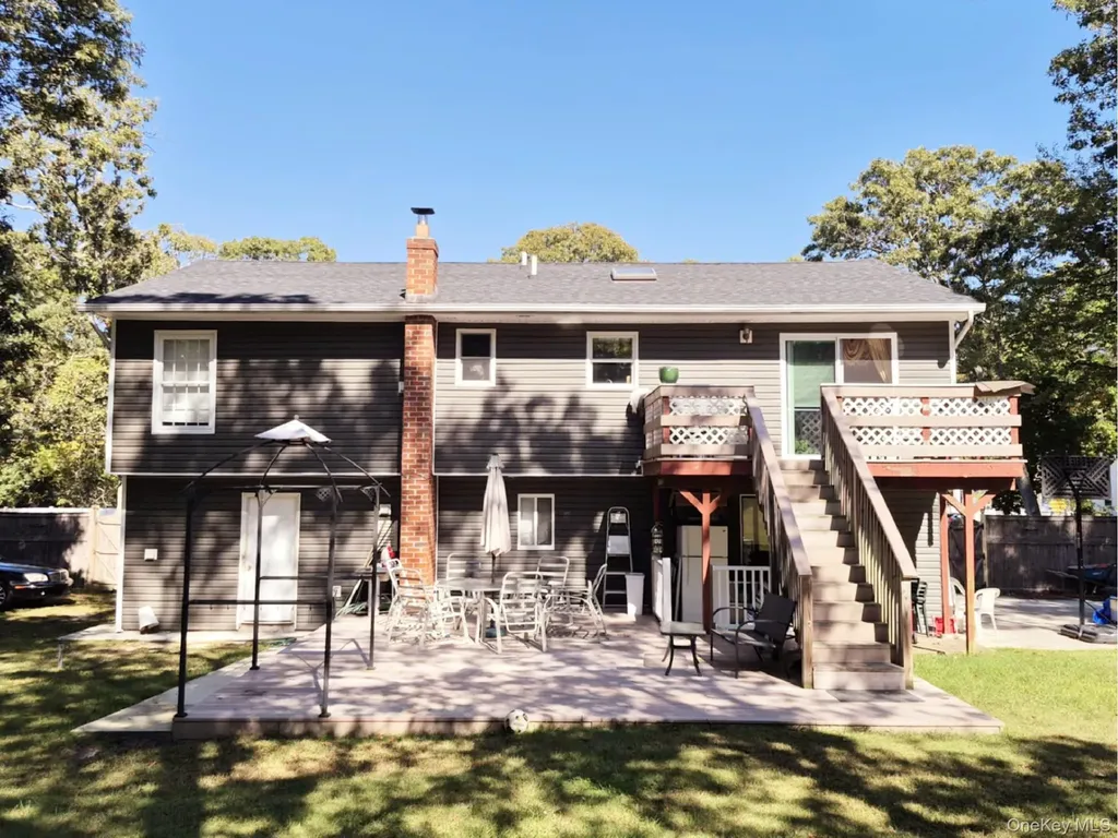 40 Pauls Path Coram NY 11727