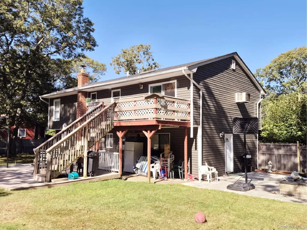 40 Pauls Path Coram NY 11727