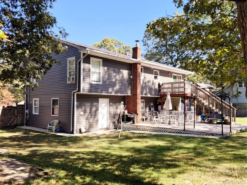 40 Pauls Path Coram NY 11727