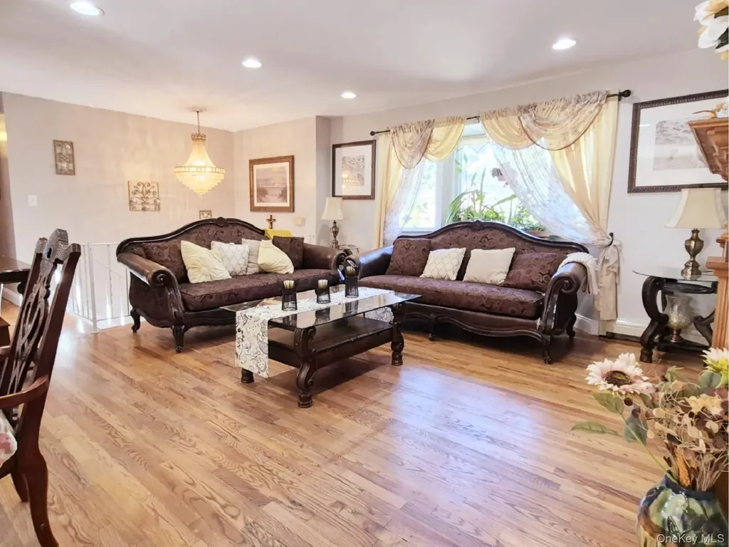 40 Pauls Path Coram NY 11727