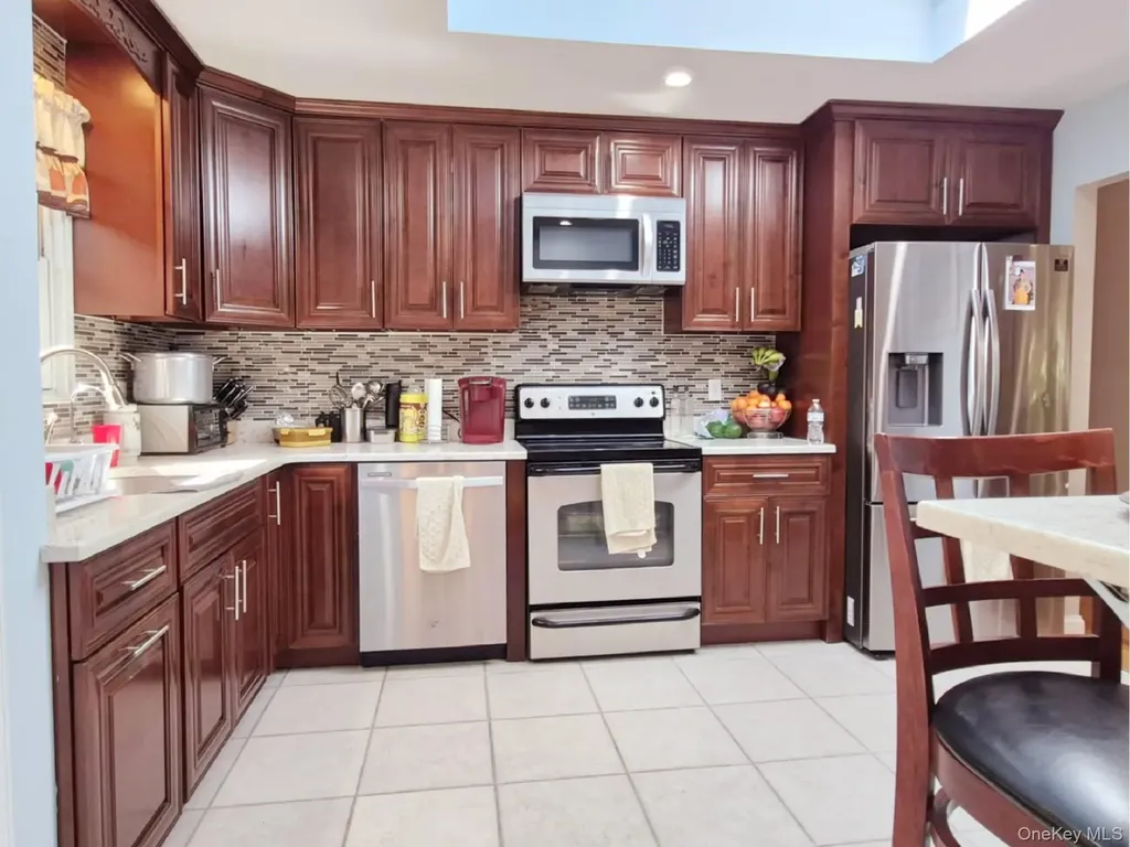 40 Pauls Path Coram NY 11727