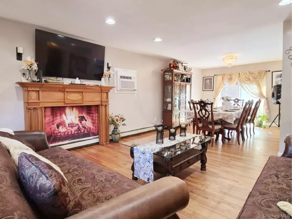40 Pauls Path Coram NY 11727