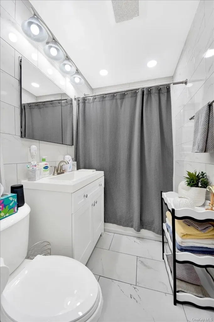 3226 Ampere Avenue Bronx NY 10465
