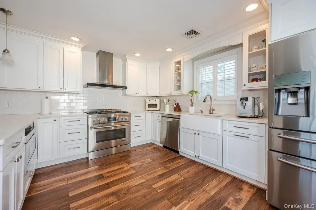 79 Curley Street Long Beach NY 11561