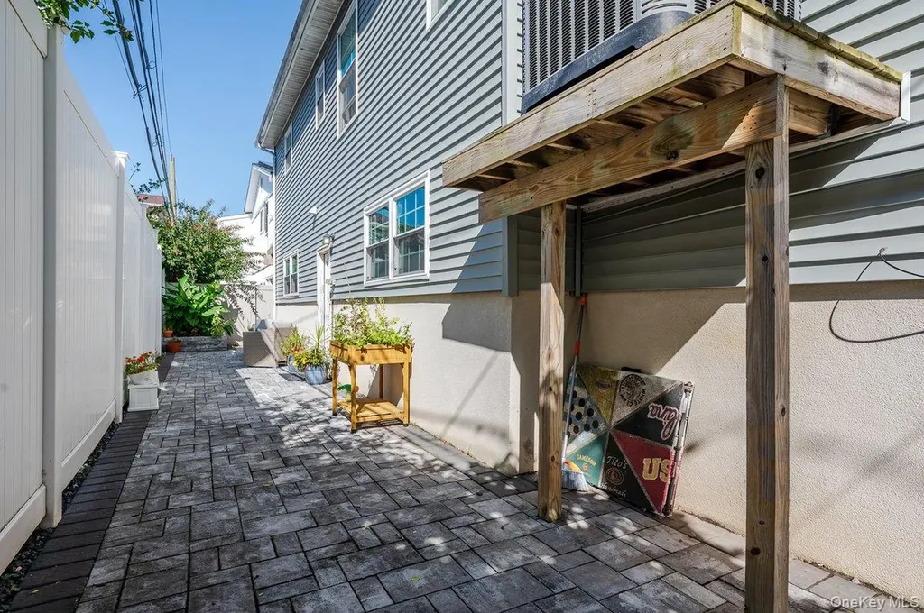 79 Curley Street Long Beach NY 11561
