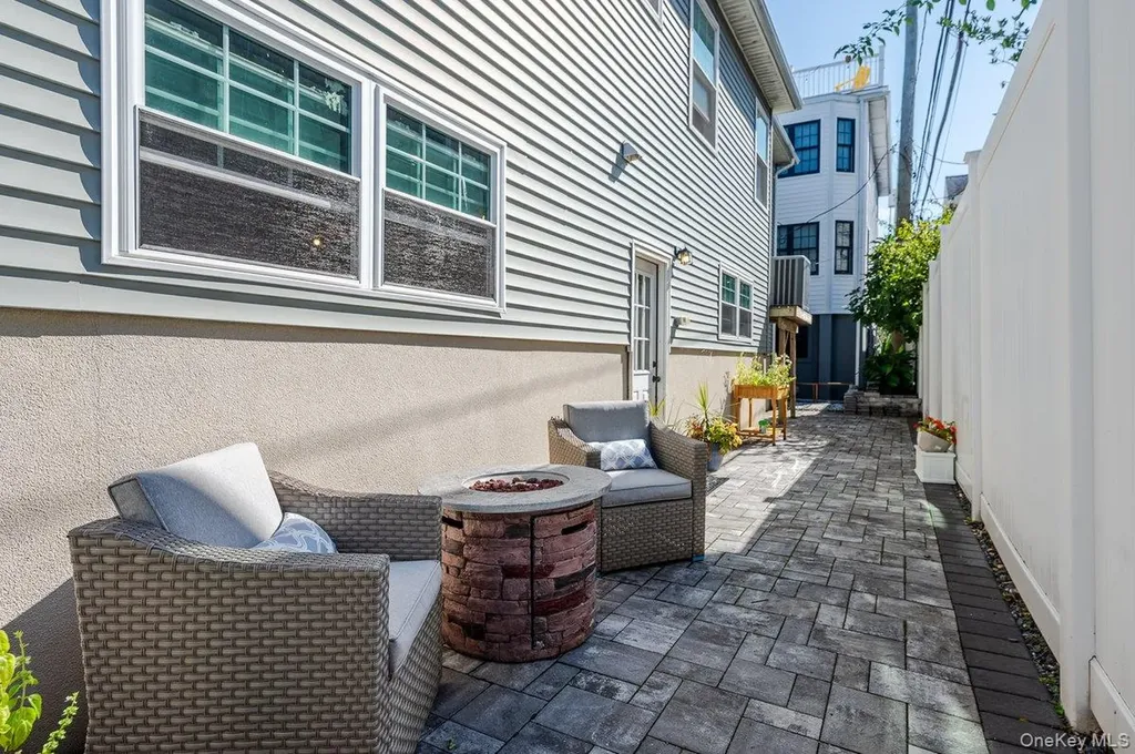 79 Curley Street Long Beach NY 11561
