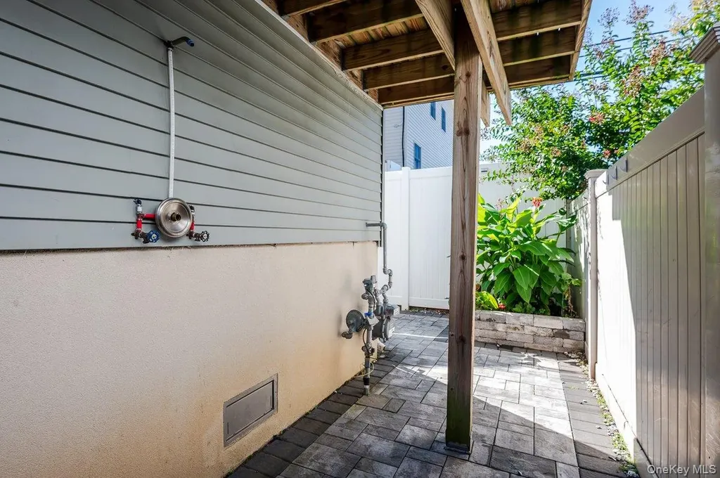 79 Curley Street Long Beach NY 11561