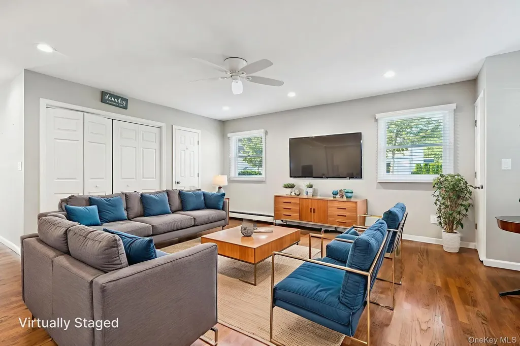 323 Barwick Boulevard Mineola NY 11501