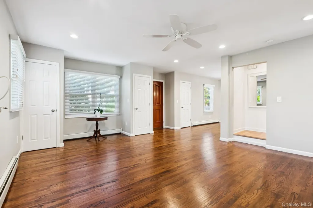 323 Barwick Boulevard Mineola NY 11501