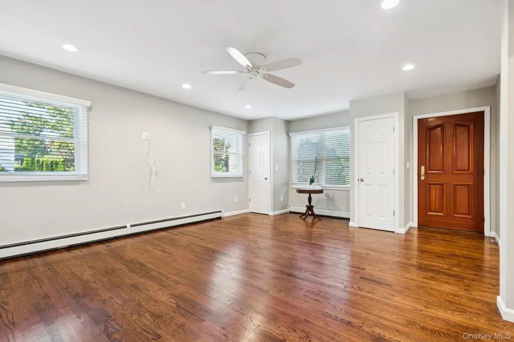 323 Barwick Boulevard Mineola NY 11501