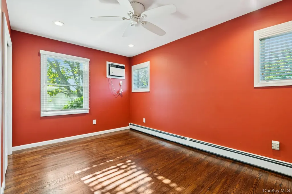 323 Barwick Boulevard Mineola NY 11501
