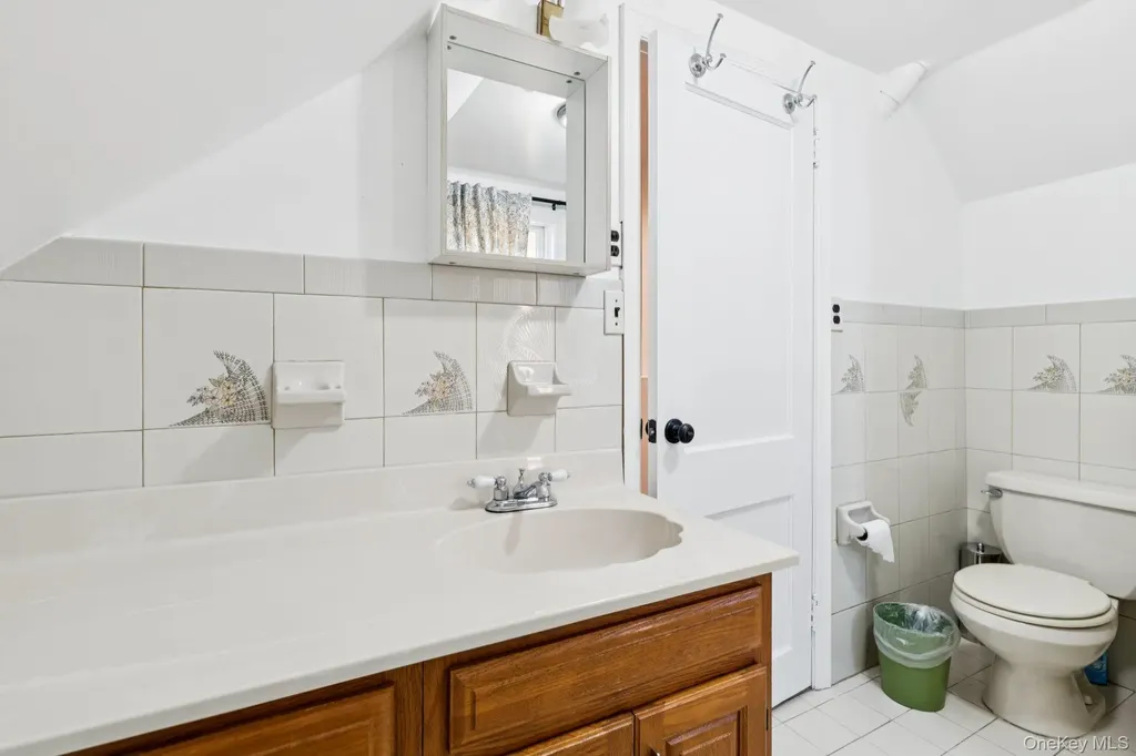 323 Barwick Boulevard Mineola NY 11501