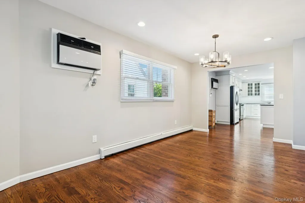 323 Barwick Boulevard Mineola NY 11501