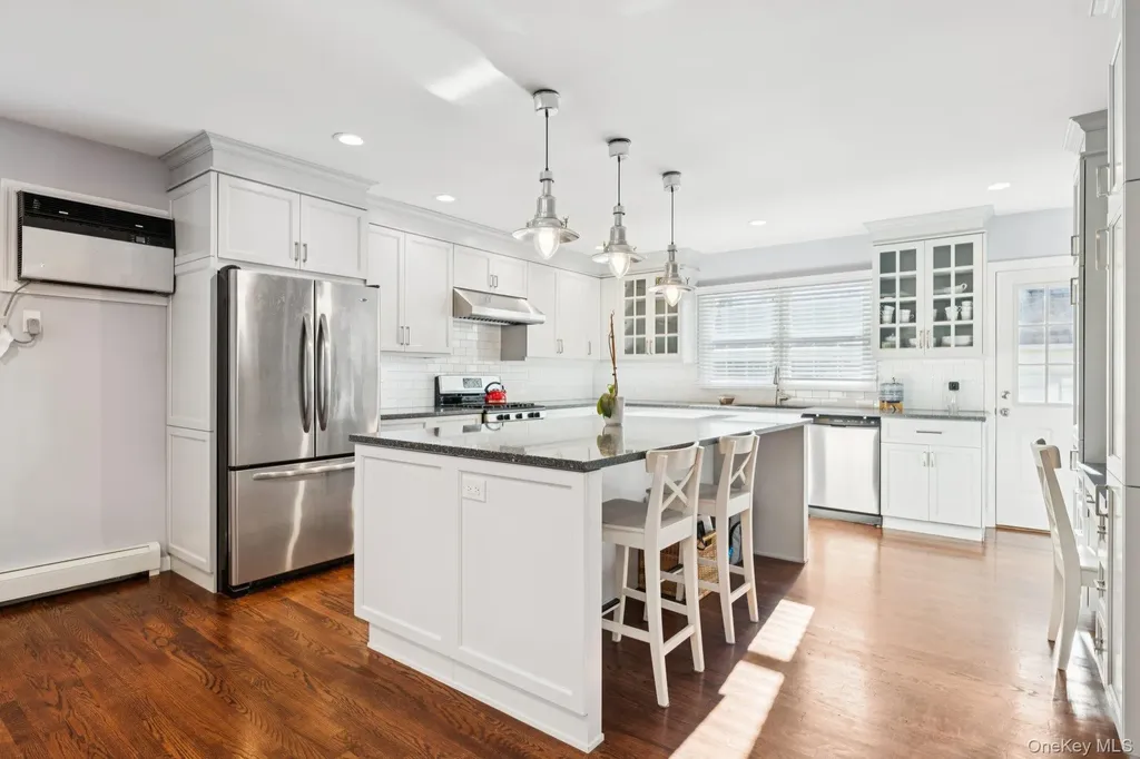 323 Barwick Boulevard Mineola NY 11501