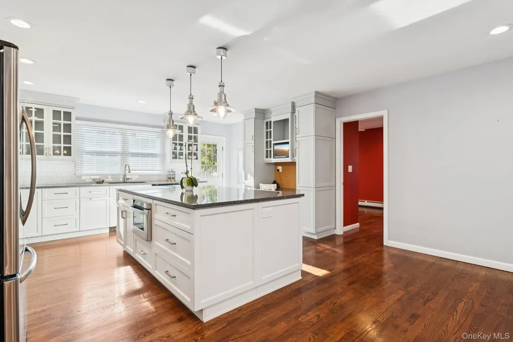 323 Barwick Boulevard Mineola NY 11501