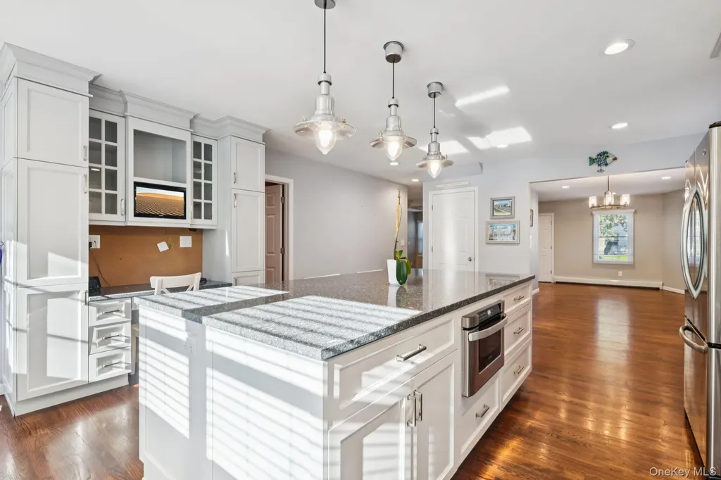323 Barwick Boulevard Mineola NY 11501