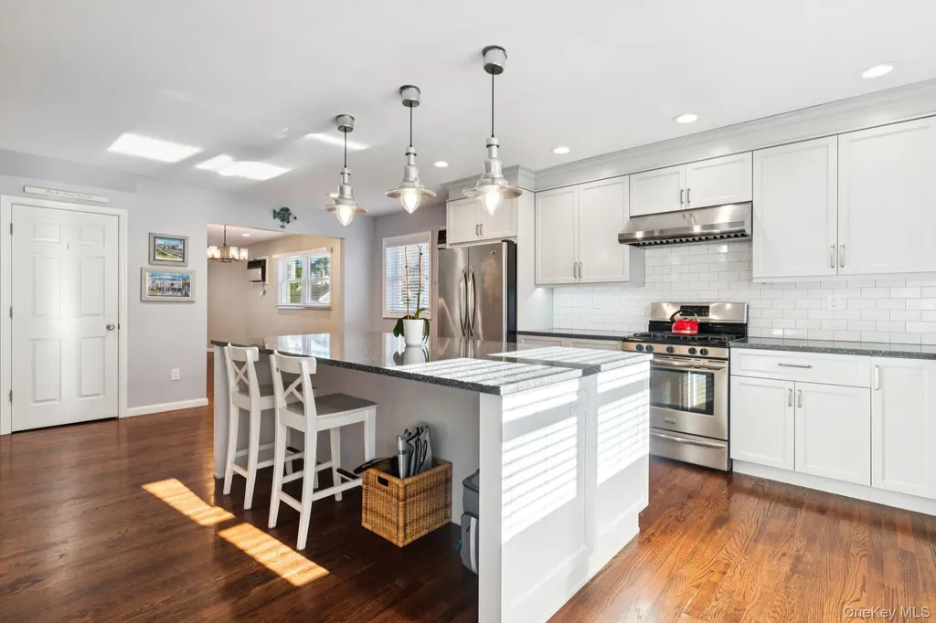 323 Barwick Boulevard Mineola NY 11501
