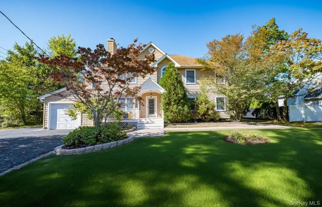 81 Kenwood Drive Bohemia NY 11716