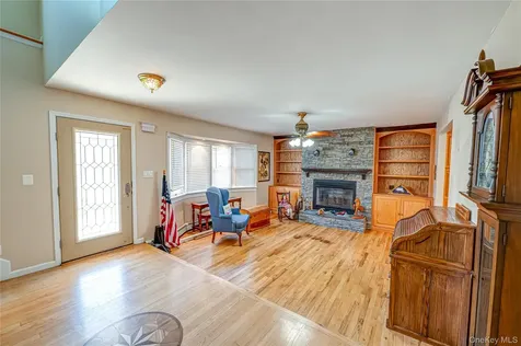 81 Kenwood Drive Bohemia NY 11716