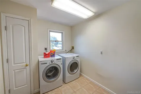 81 Kenwood Drive Bohemia NY 11716