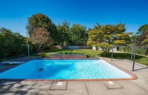 81 Kenwood Drive Bohemia NY 11716