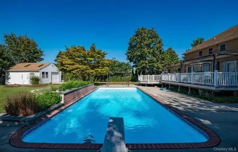 81 Kenwood Drive Bohemia NY 11716