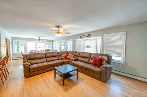 81 Kenwood Drive Bohemia NY 11716