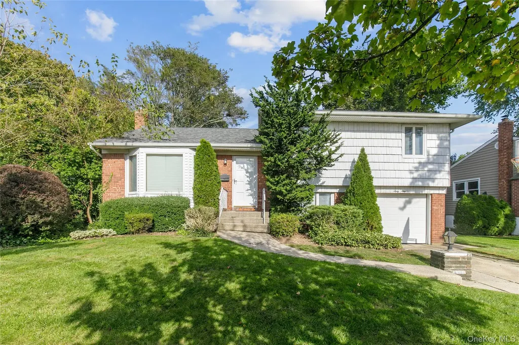61 Mitchell Avenue Plainview NY 11803