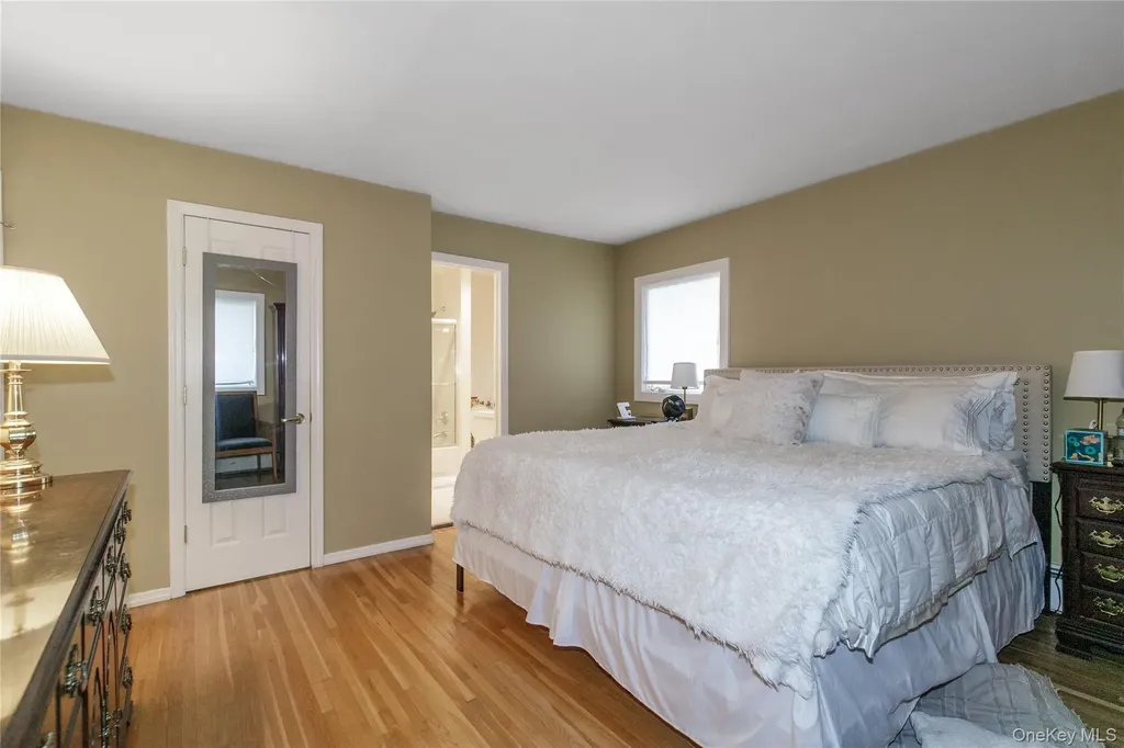 61 Mitchell Avenue Plainview NY 11803