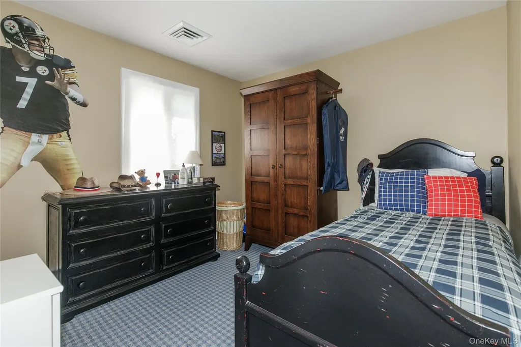 61 Mitchell Avenue Plainview NY 11803