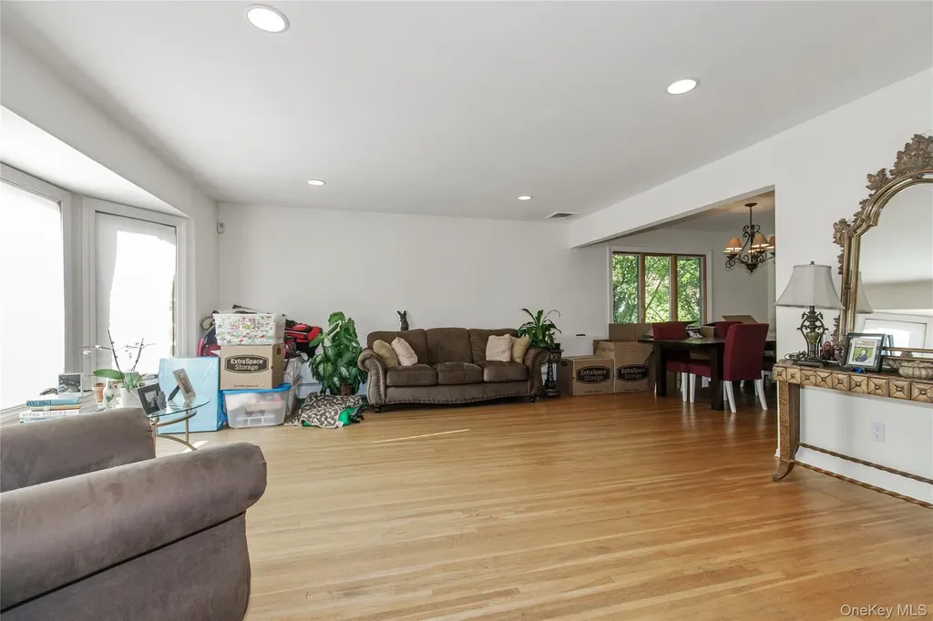 61 Mitchell Avenue Plainview NY 11803