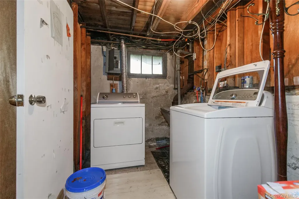 61 Mitchell Avenue Plainview NY 11803
