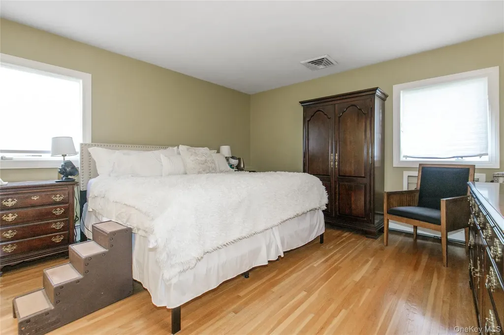 61 Mitchell Avenue Plainview NY 11803