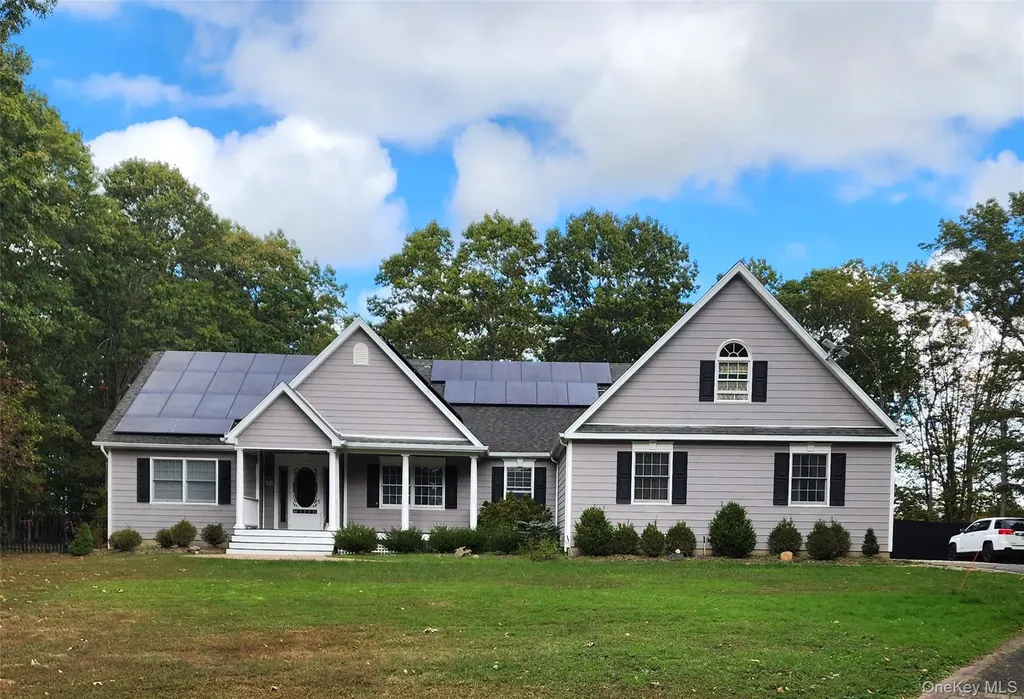 156 N Woods Road Baiting Hollow NY 11933