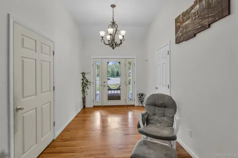 156 N Woods Road Baiting Hollow NY 11933