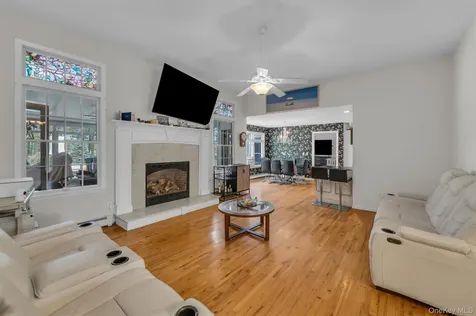 156 N Woods Road Baiting Hollow NY 11933