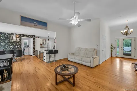 156 N Woods Road Baiting Hollow NY 11933