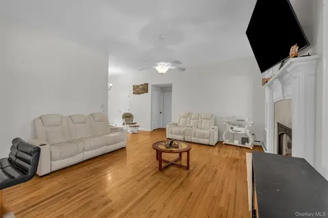 156 N Woods Road Baiting Hollow NY 11933