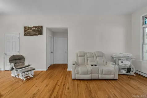 156 N Woods Road Baiting Hollow NY 11933